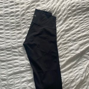Lululemon train leggings in black, size 6, like new condition